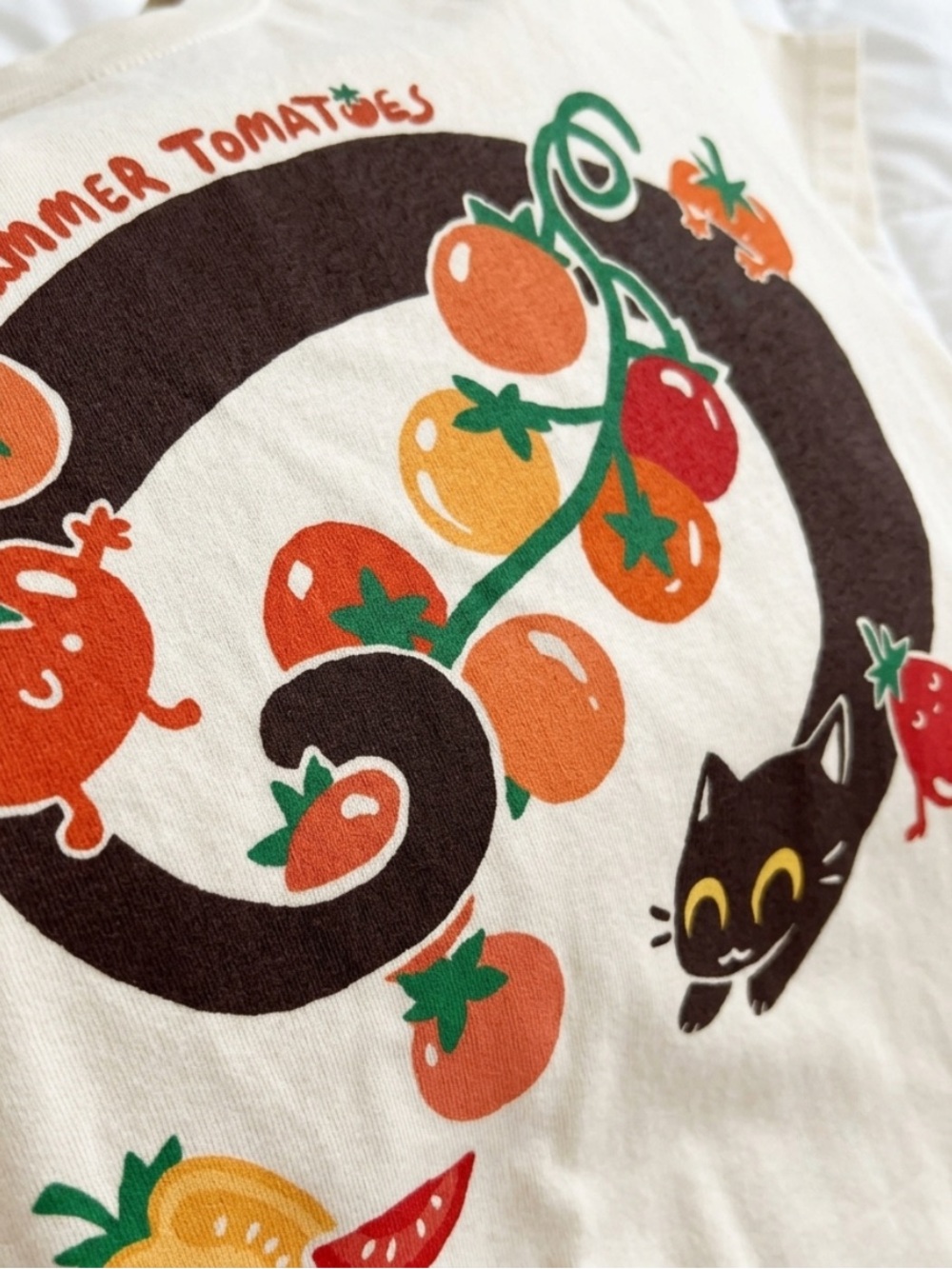 Summer Tomatoes and Cute Cat Graphic Tee - Cream Vintage - Picture 2 of 3